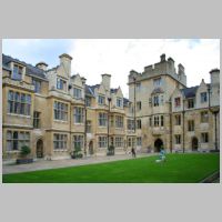 Cambridge, Trinity College, photo by Cmglee on Wikipedia.jpg